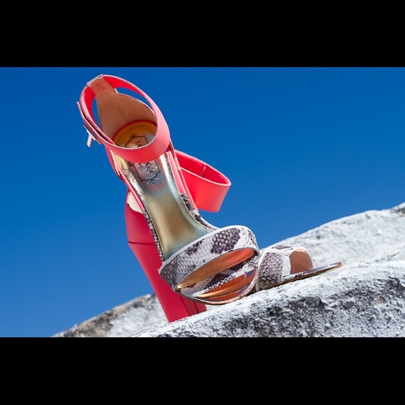 Ted Baker Sandals in snakeskin & neon pink sz 40/9 - Picture 3 of 7